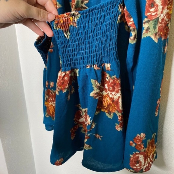 LAST ONE! NWT MOD Cold Shoulder Top in Teal Blue Ditsy Floral Print - Picture 6 of 9